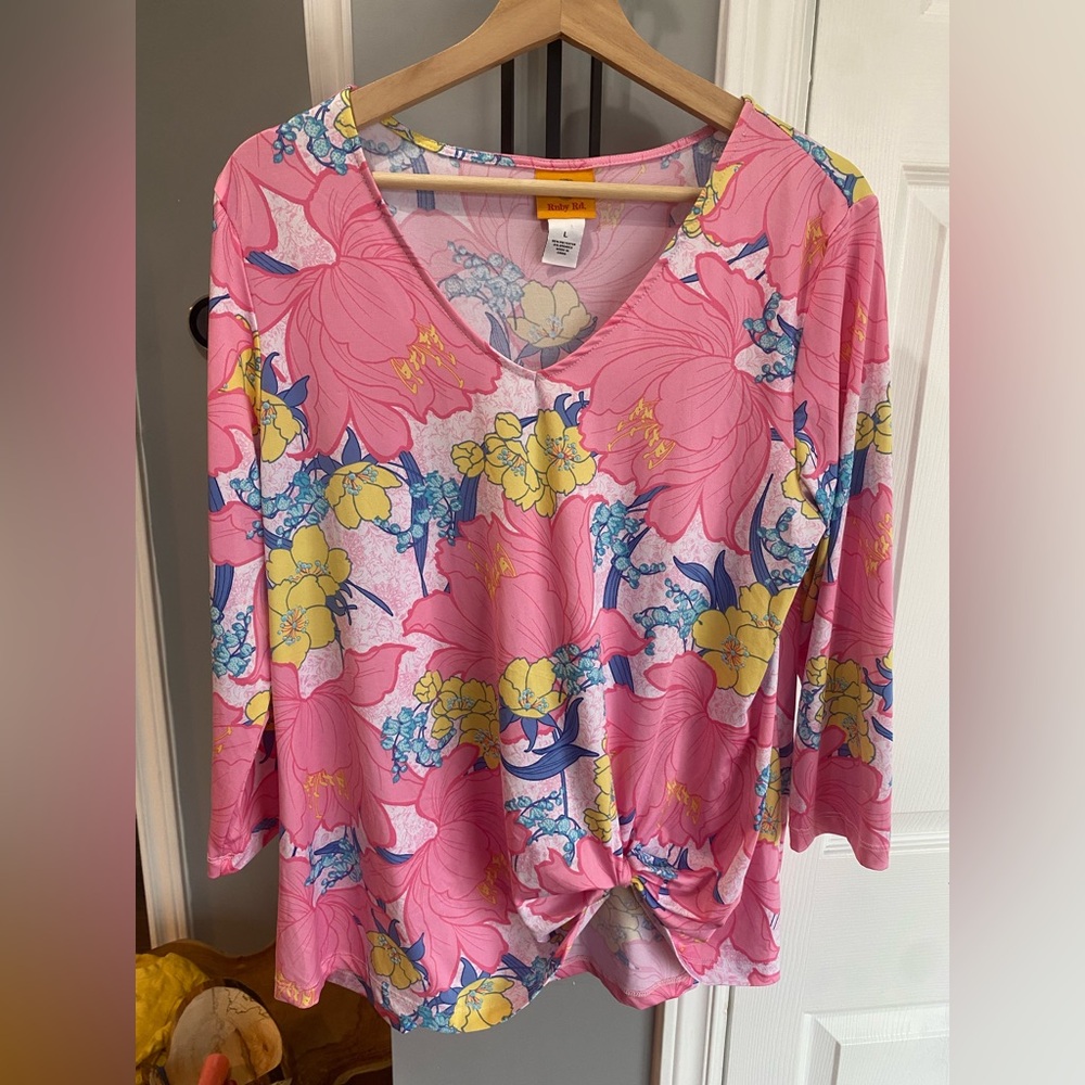 🌷Ruby Rd. Colourful Garden Floral 3/4 Sleeve Top Size Large 3/$30
